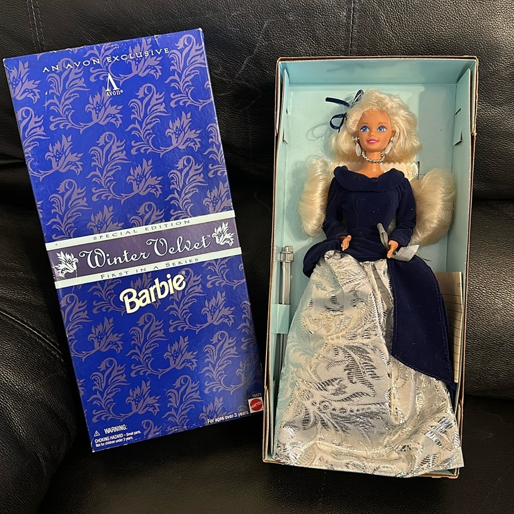 1995 An Avon Exclusive Special Edition Winter Velvet First in series Barbie